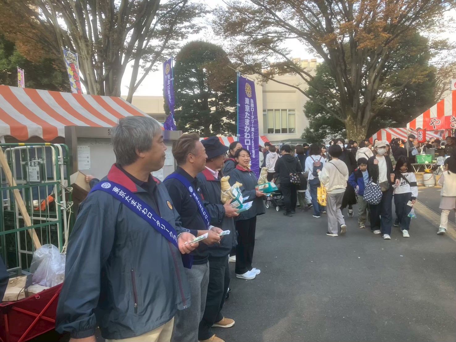 地域のお祭りでの盲導犬育成募金活動